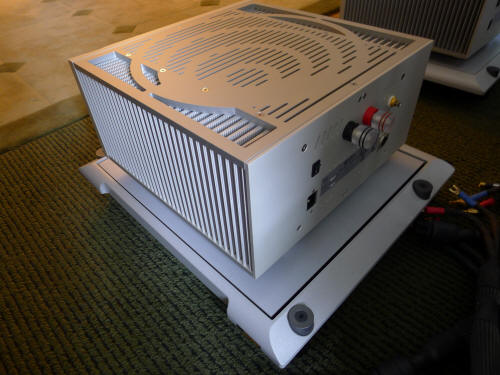 Ypsilon Aelius Amplifiers