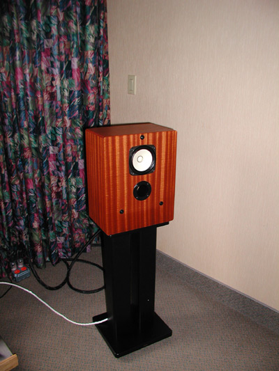v9.jpg (76569 bytes)