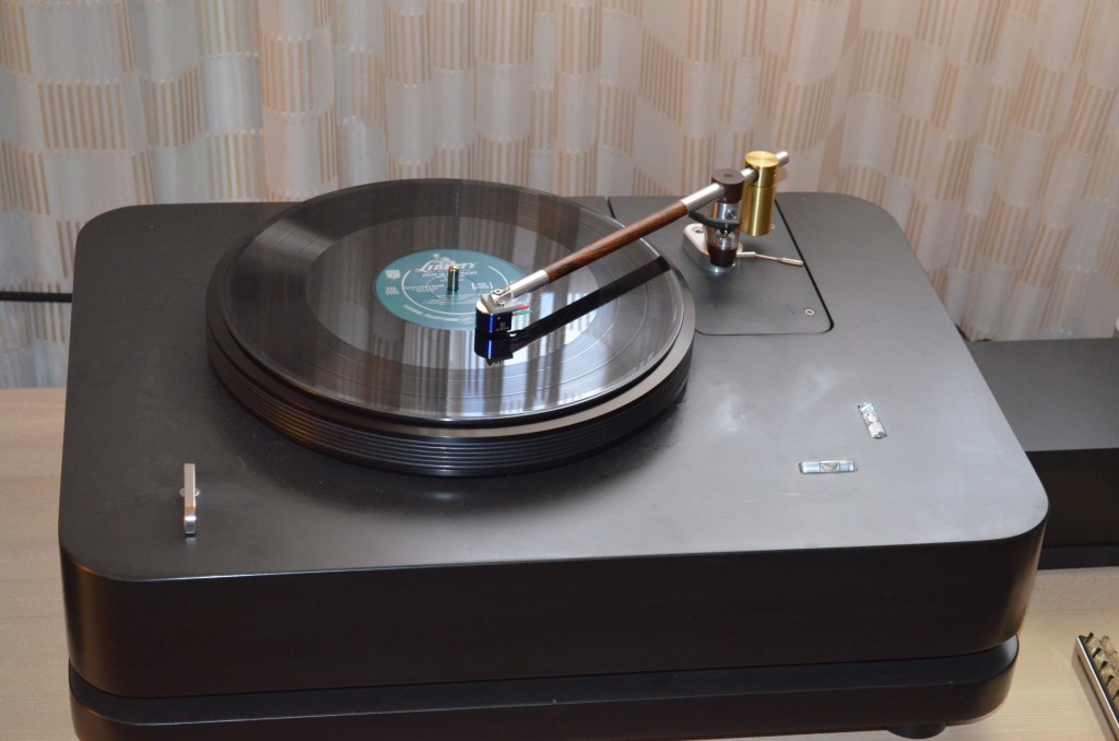 SASKIA TURNTABLE