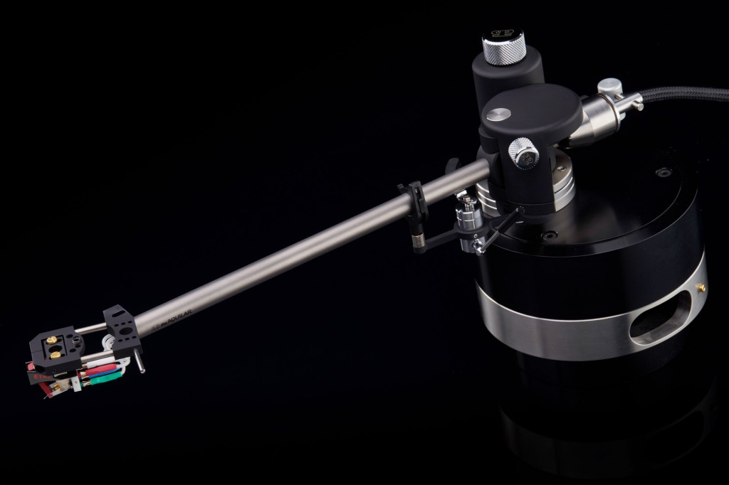 Acoustical Systems Aquilar Tonearm