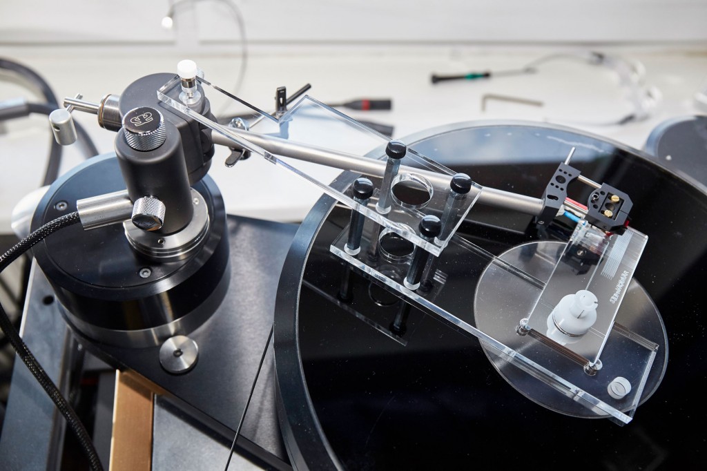 Acoustical Systems Aquilar Tonearm