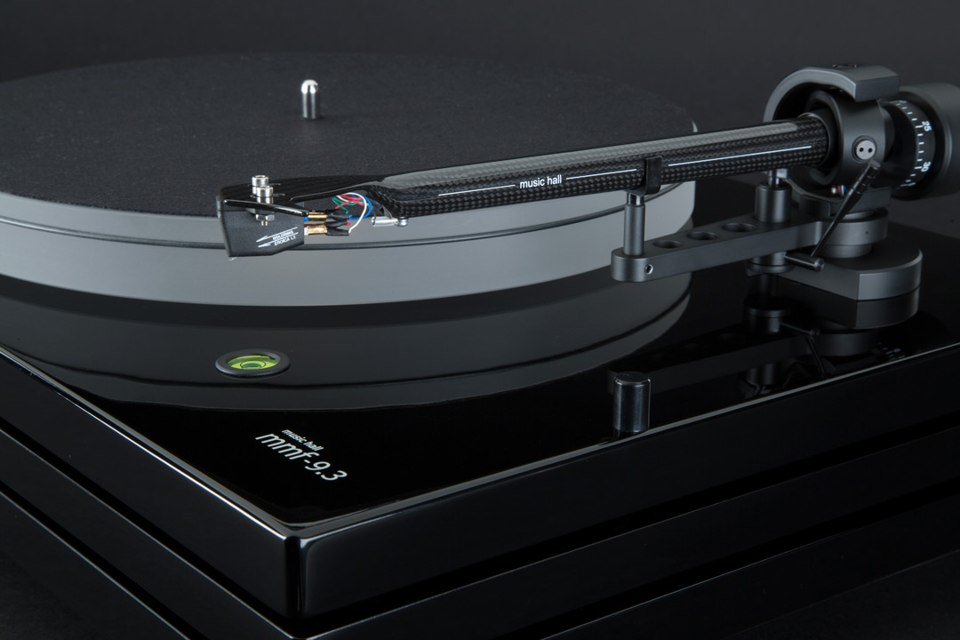 Music_Hall_MMF_9_3_Turntable_Piano_Black_with_Goldring_Cartridge_Detail_1080_2