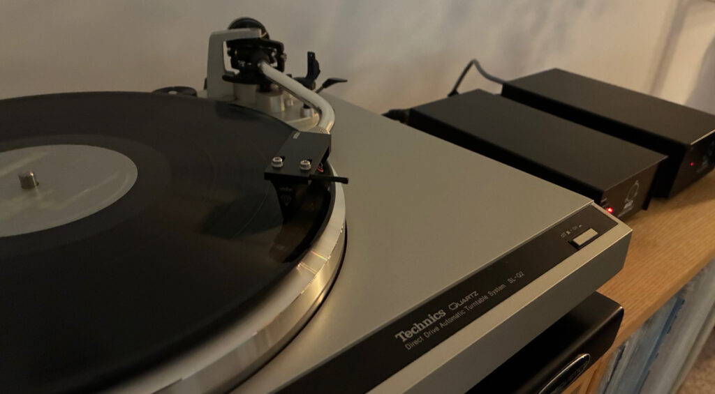 Ortofon MC X20 Phono Cartridge and Technics turntable